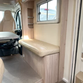 Burstner Ixeo T 680 G Side Seat