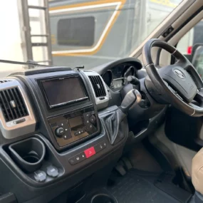 Burstner Ixeo T 680 G Steering Wheel & Multimedia System