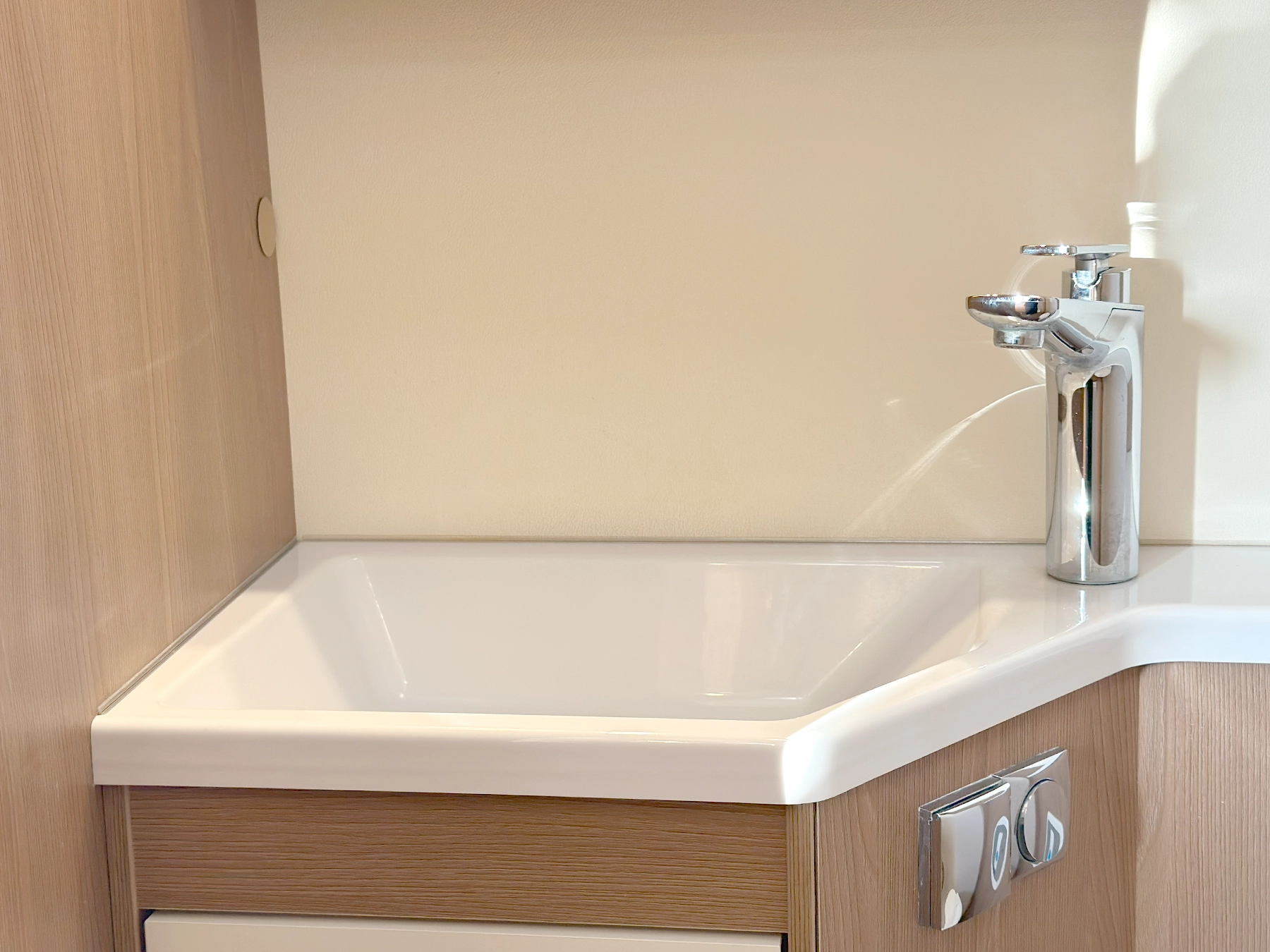 Burstner Lyseo TD 727 G Harmony Line Bathroom Sink