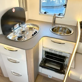 Burstner Lyseo TD 727 G Harmony Line Kitchen Hob, Sink & Oven