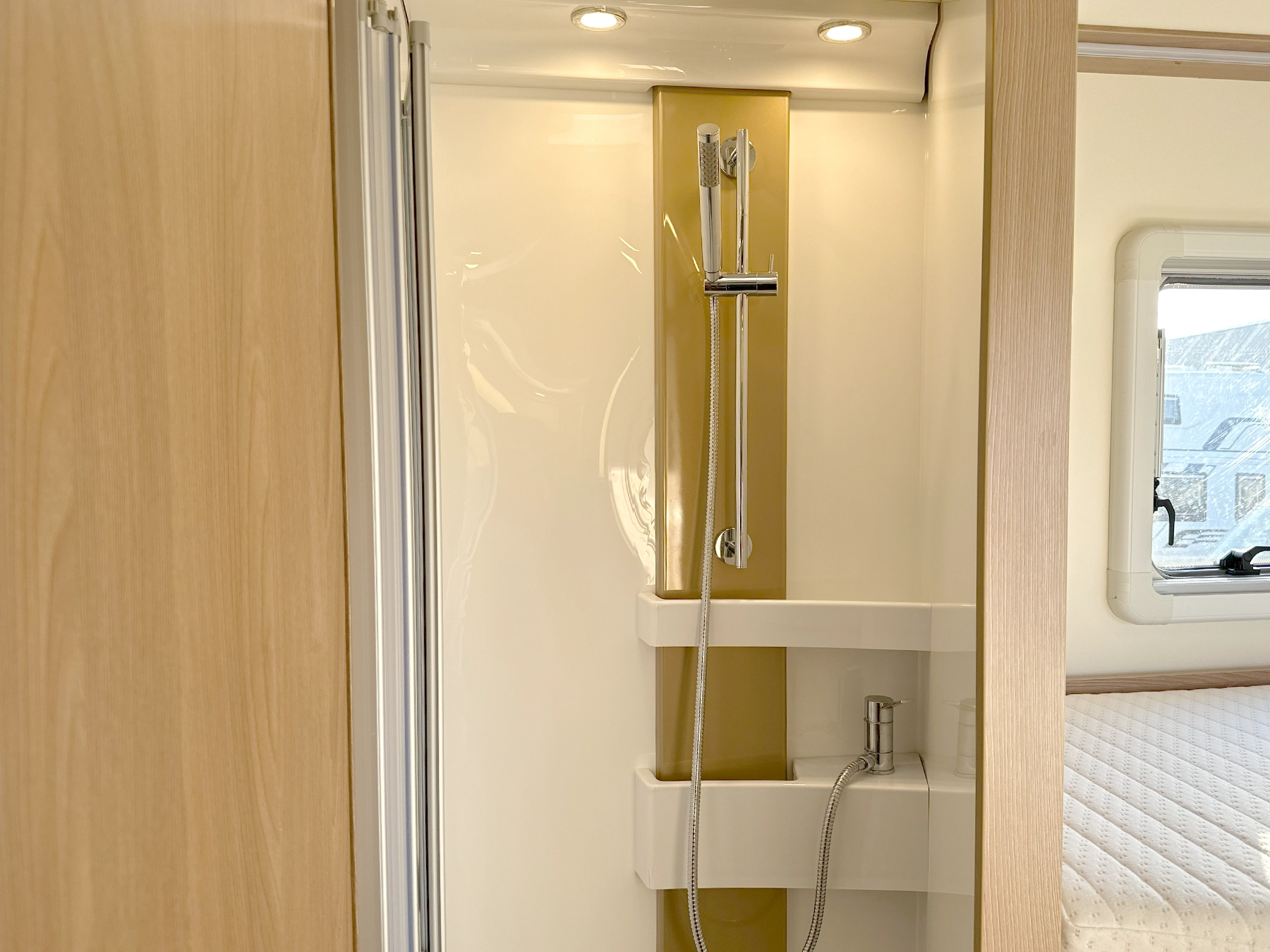 Burstner Lyseo TD 727 G Harmony Line Shower