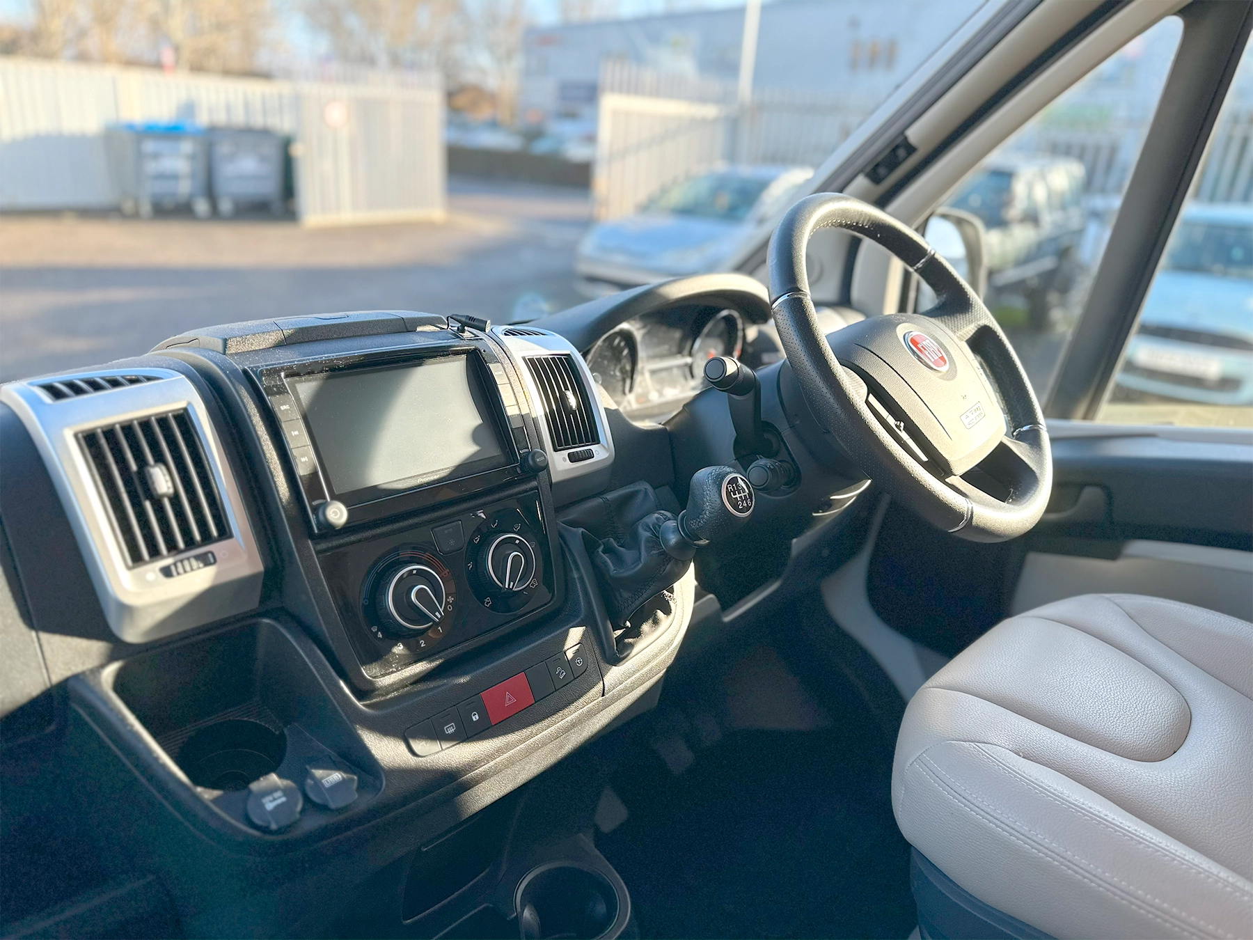 Burstner Lyseo TD 727 G Harmony Line Steering Wheel & Multimedia System