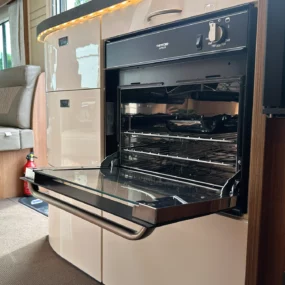 Carthago Compactline Thetford Oven