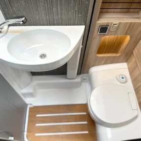 Hymer ML-T 570 Crossover 4X4 Bathroom