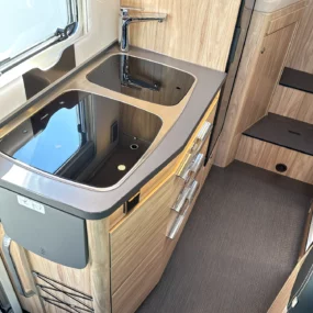 Hymer ML-T 570 Crossover 4X4 Kitchen Area