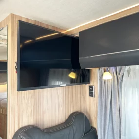 Hymer ML-T 570 Crossover 4X4 TV Lounge Area