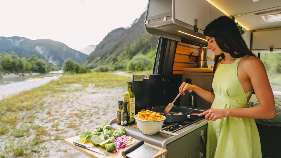 Hymer Grand Canyon S CrossOver Kitchen