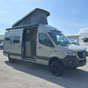 Hymer Grand Canyon S CrossTrail 4x4 Exterior Pop Top