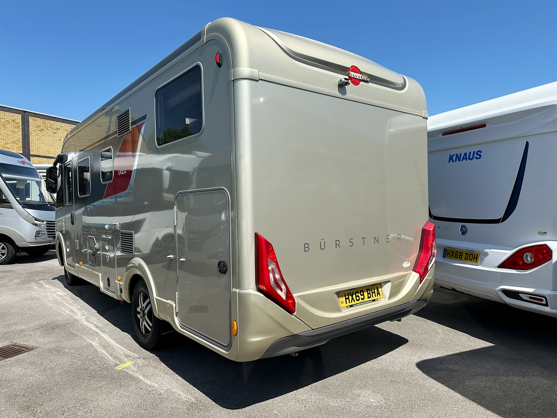 Burstner Ixeo I 690 G Exterior Rear