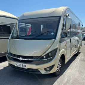 Burstner Ixeo I 690 G Exterior Right Front Side