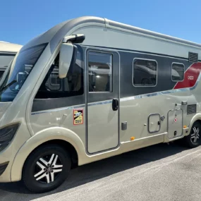 Burstner Ixeo I 690 G Exterior Right Side