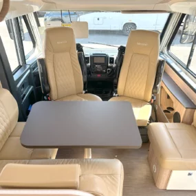 Burstner Ixeo I 690 G Lounge Area