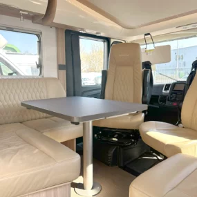 Burstner Ixeo I 690 G Lounge Area