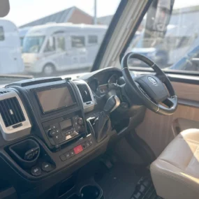 Burstner Ixeo I 690 G Steering Wheel & Multimedia System