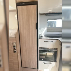 Burstner Ixeo I 690 G Thetford Fridge Freezer