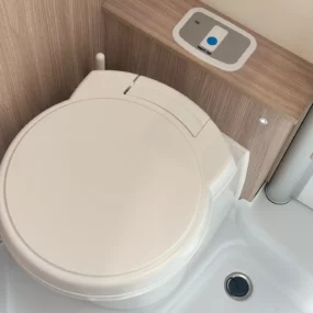 Burstner Ixeo I 690 G Thetford Toilet