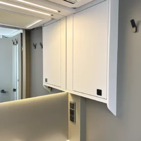 Hymer GT-S 685 Bathroom Mirror & Cabinet