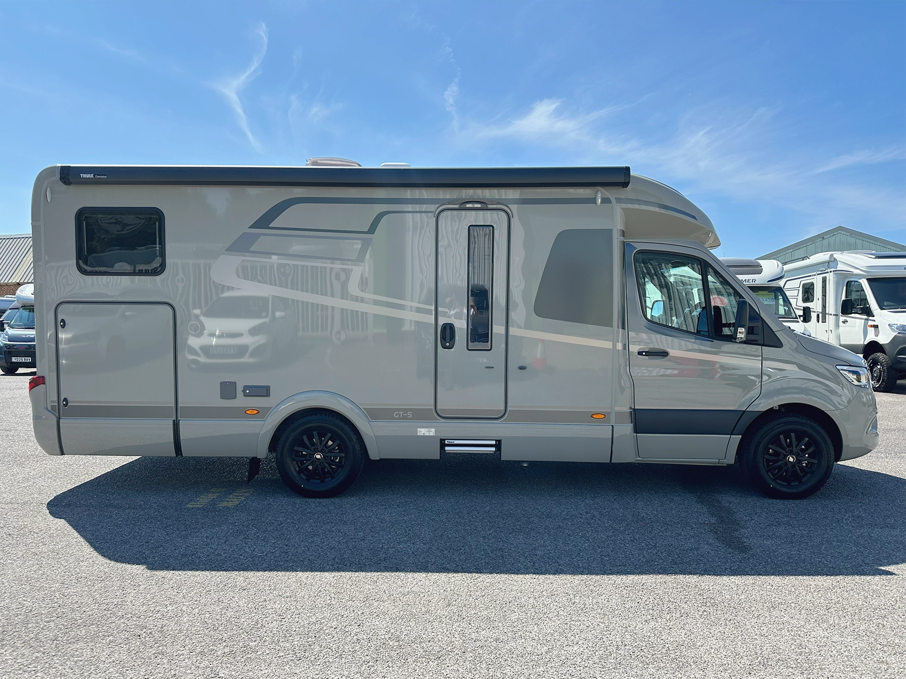 Hymer GT-S 685 Exterior Right Side Image