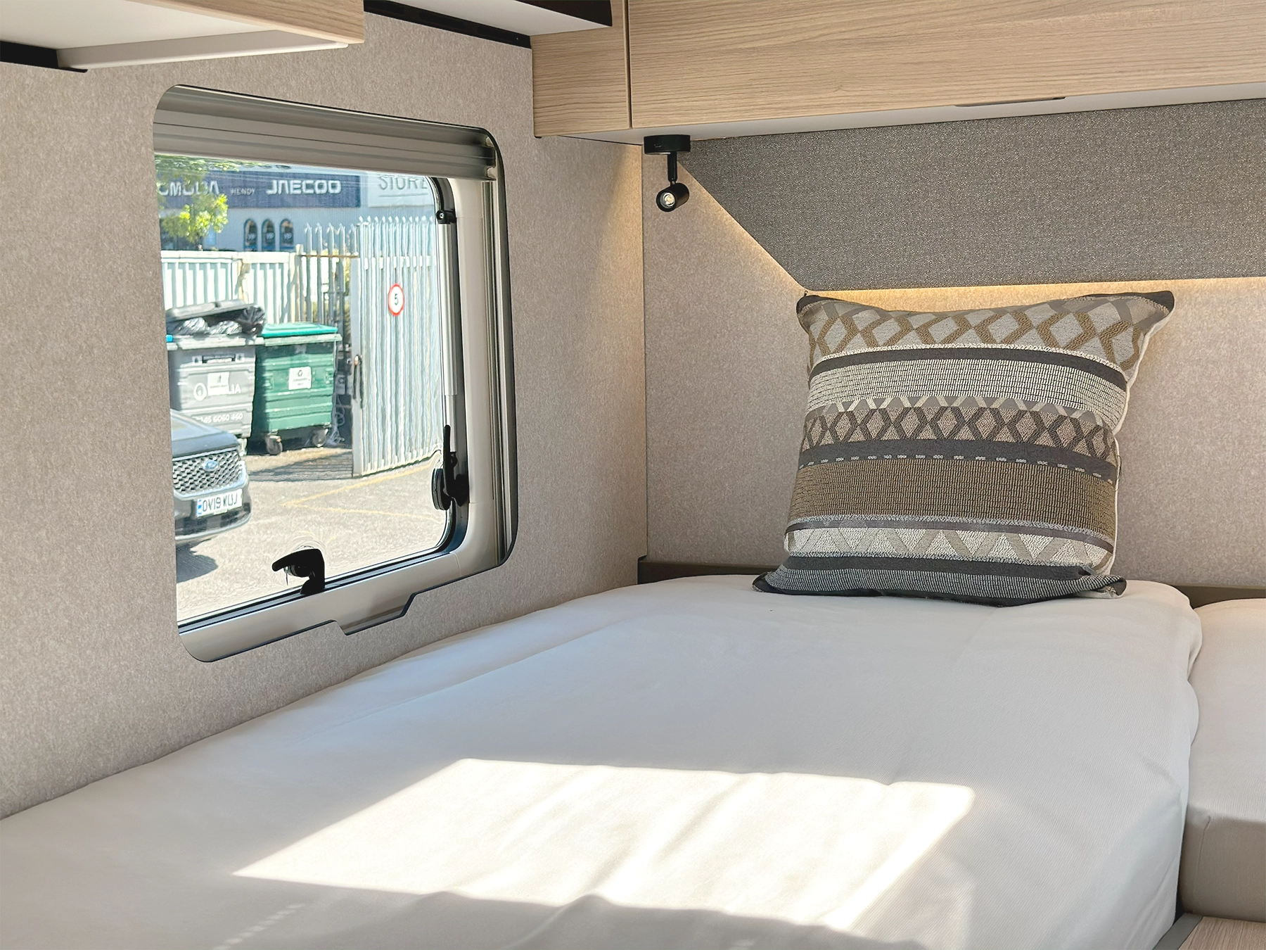 Hymer GT-S 685 Rear Window