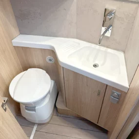Knaus Skyview 700 MEG Bathroom