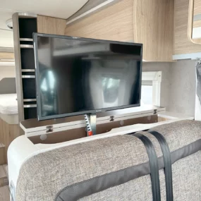 Knaus Skyview 700 MEG TV Lounge Area