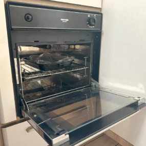 Knaus Skyview 700 MEG Thetford Oven