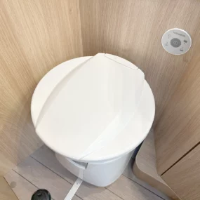 Knaus Skyview 700 MEG Toilet