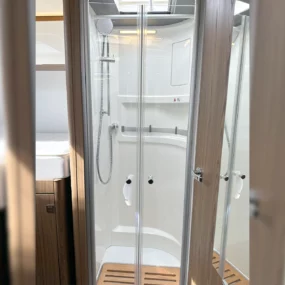 Hymer B-ML I 780 Shower