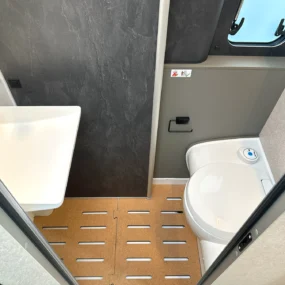 Hymer Grand Canyon S CrossTrail 4x4 Bathroom