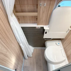 7927 Hymer Grand Canyon S 600 Bathroom