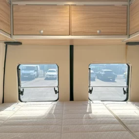 7927 Hymer Grand Canyon S 600 Bed Windows