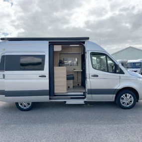 7927 Hymer Grand Canyon S 600 Exterior Right Side