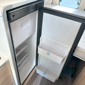 7927 Hymer Grand Canyon S 600 Fridge