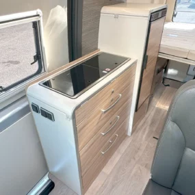 7927 Hymer Grand Canyon S 600 Kitchen