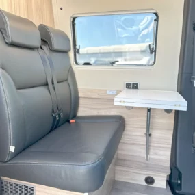 7927 Hymer Grand Canyon S 600 Lounge Seating & Table