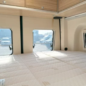 7927 Hymer Grand Canyon S 600 Transverse Rear Beds
