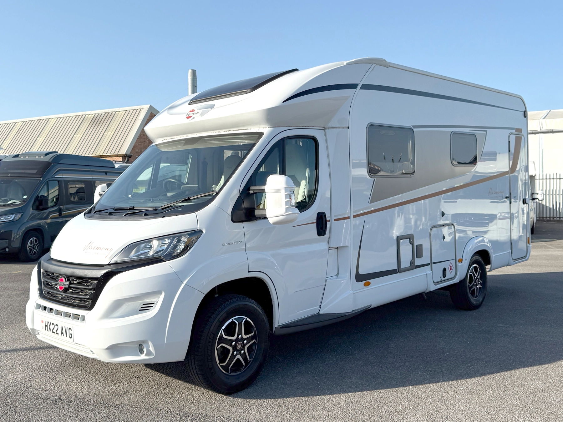 14202 Burstner Lyseo TD 680 G Motorhome - Exterior Front Left