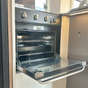 Burstner Lyseo 744 Thetford Oven