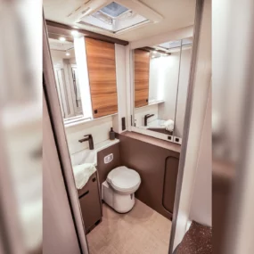Burstner B66 684 TD Motorhome - Washroom