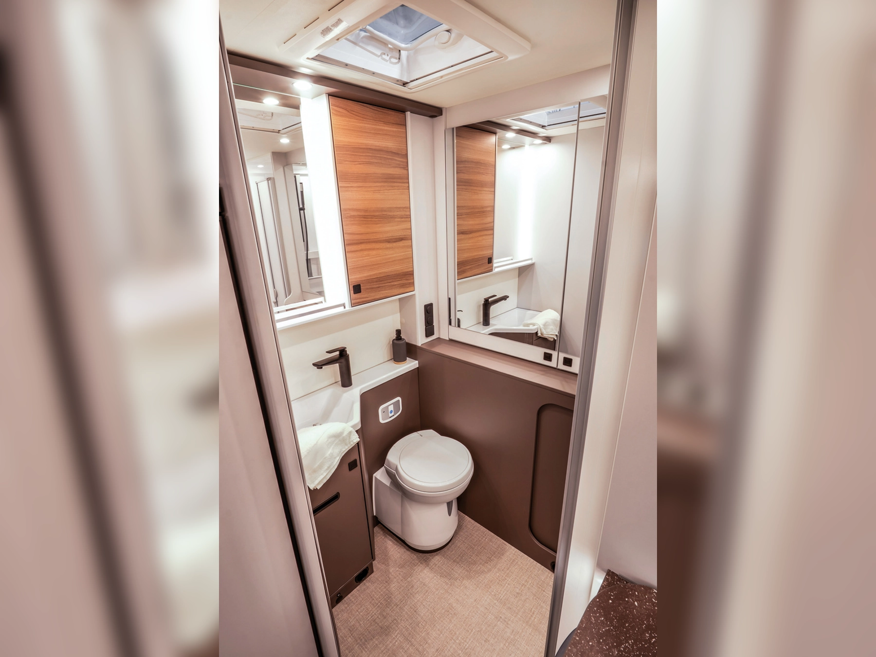 Burstner B66 684 TD Motorhome - Washroom