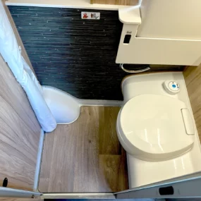 Hymer Grand Canyon S Bathroom
