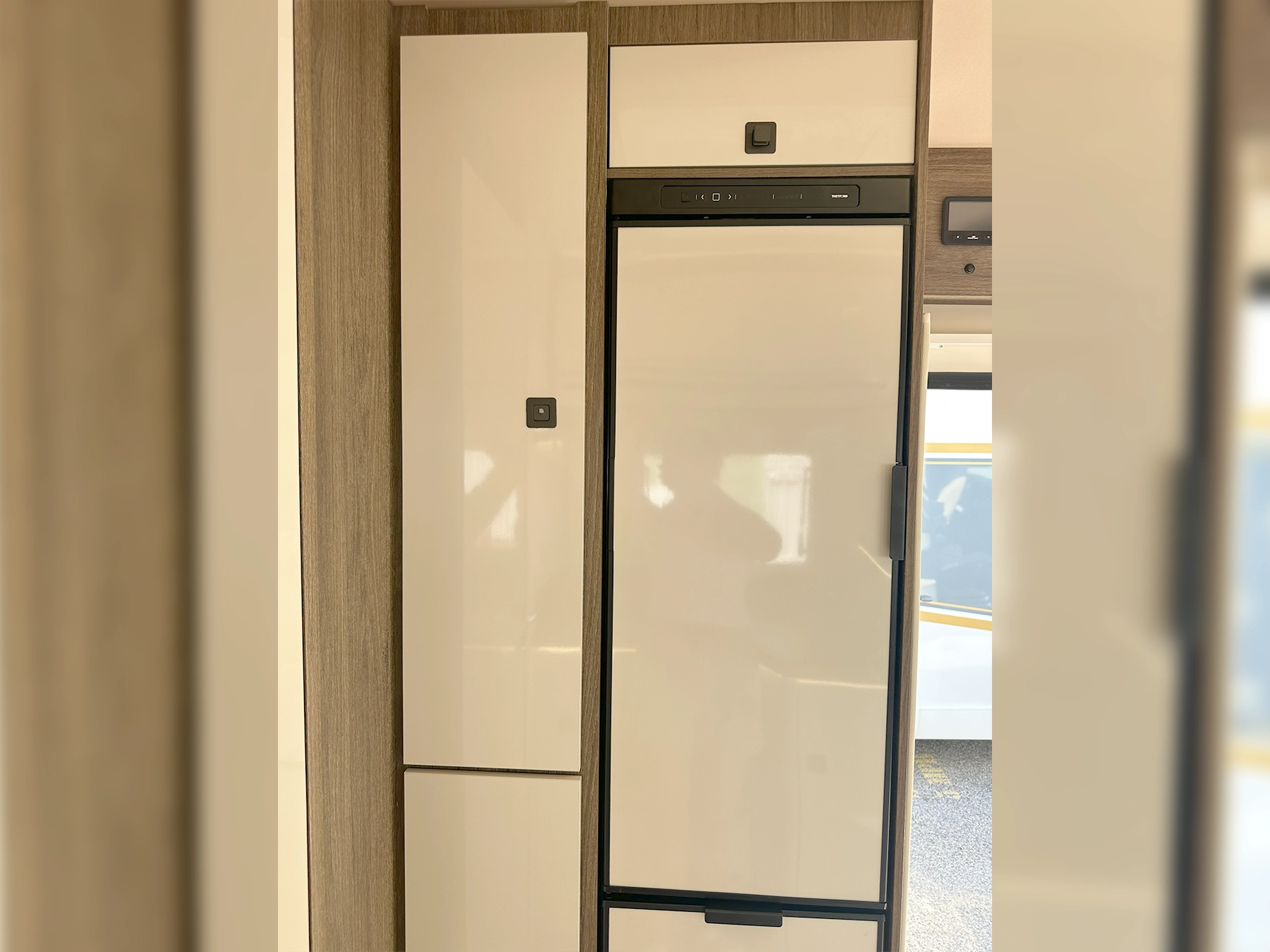 Roller Team T-Line 590 Fridge Freezer & Storage
