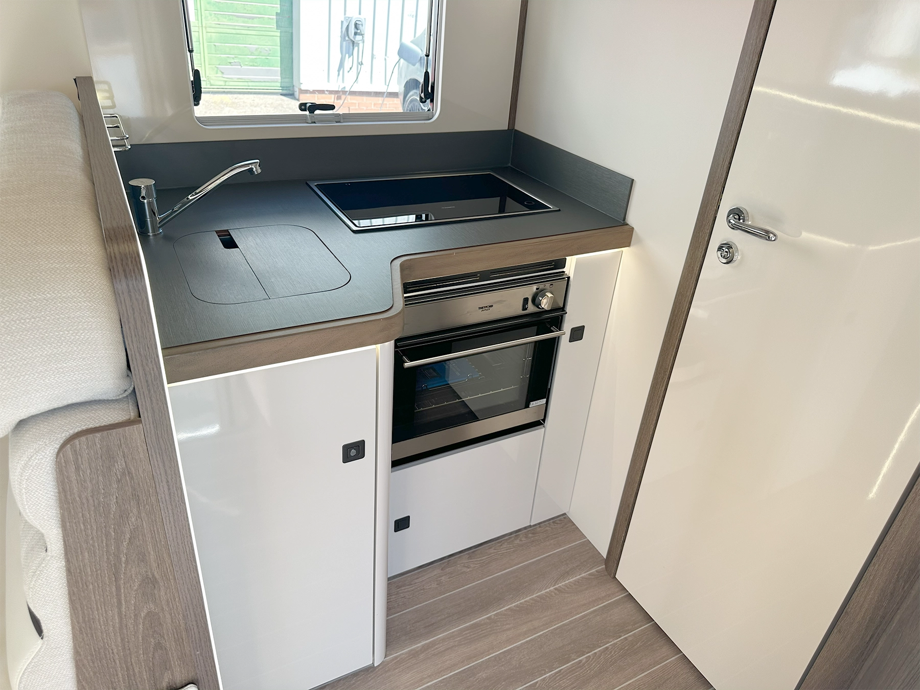 Roller Team T-Line 590 Kitchen Area
