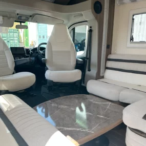 Roller Team T-Line 590 Lounge Area