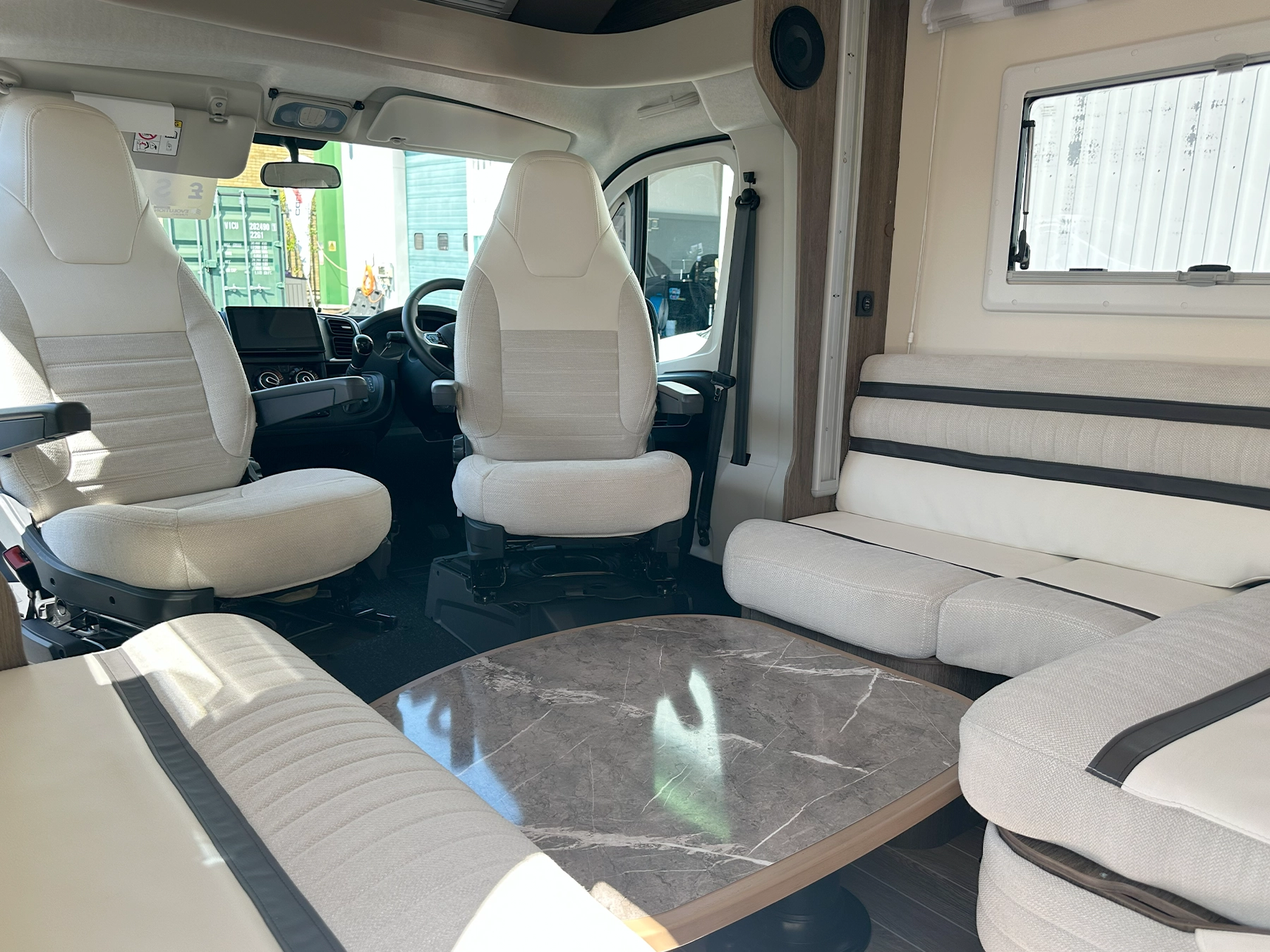Roller Team T-Line 590 Lounge Area
