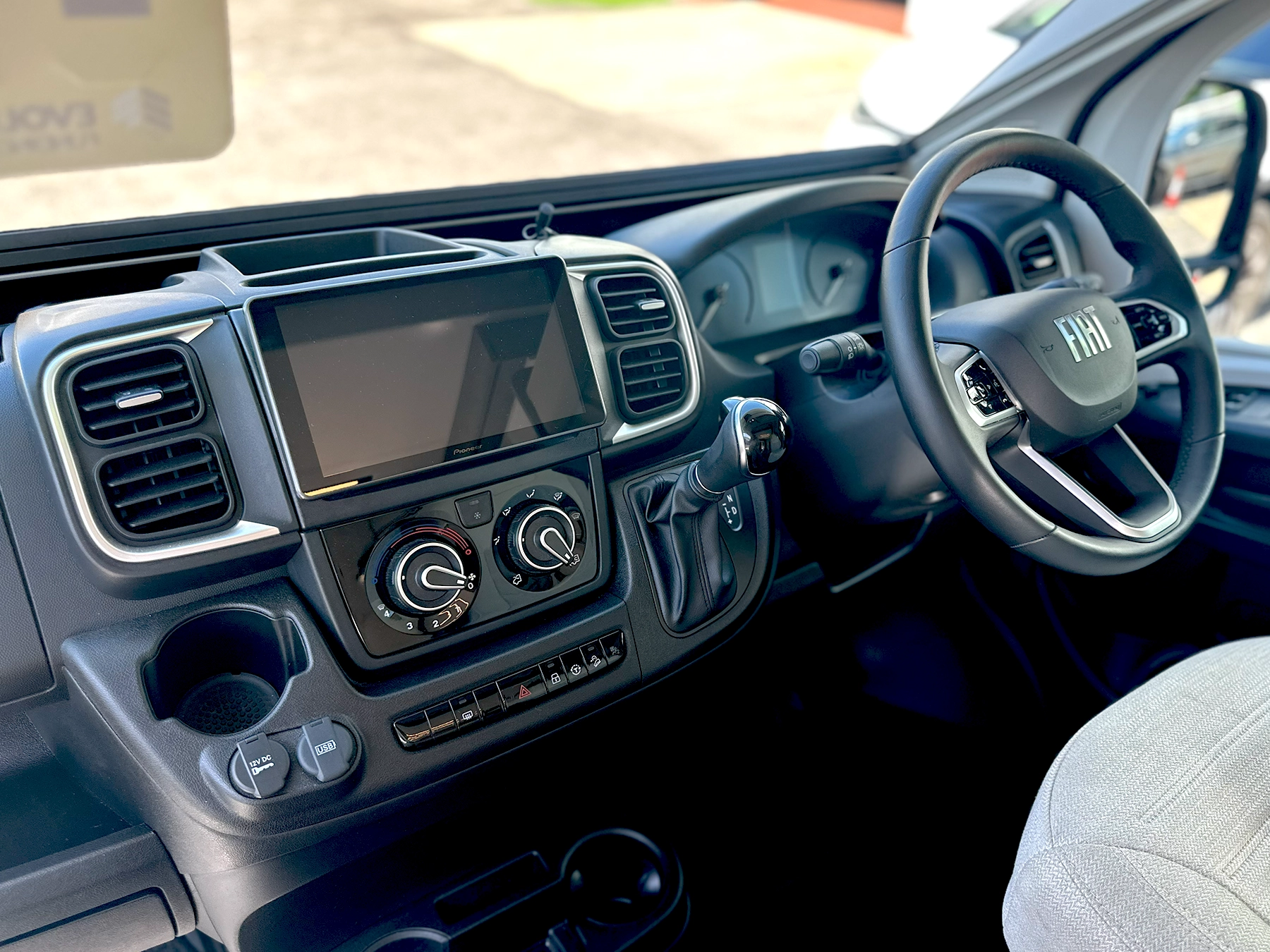 Roller Team T-Line 590 Multi Media System & Steering Wheel