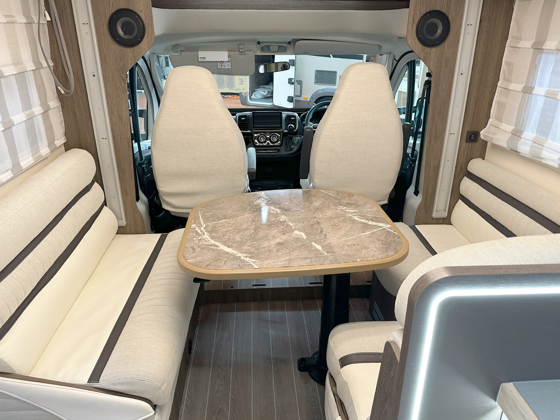 Roller Team T-Line 590 Lounge Table