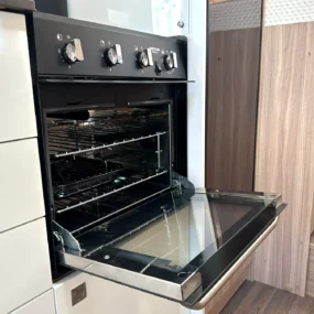Burstner Lyseo M Harmony Line 690 Thetford Oven