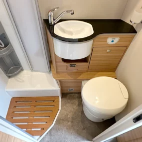 Dethleff Globebus i6 Bathroom