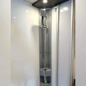 Dethleff Globebus i6 Bathroom Shower